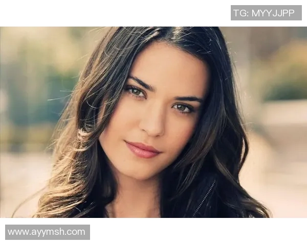 意大利足球明星妻子的生活与魅力揭秘，背后的故事与风采尽在其中