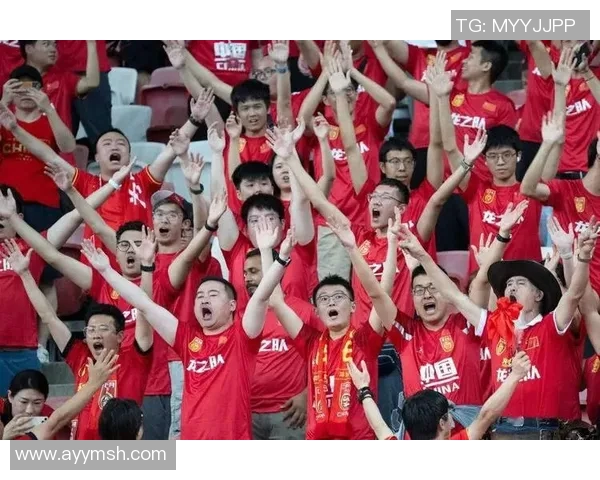 中国足球出丑视频引发热议球迷反思与期待未来发展方向